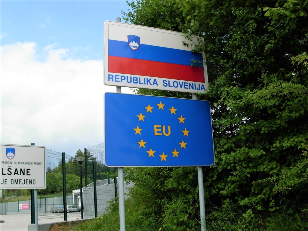 Slovenian border sign
