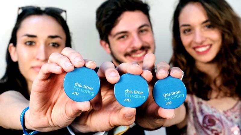 Young participants of the European Youth Forum 2018 holding pins for the European election campaign (Copyright European Union 2018-EP)
