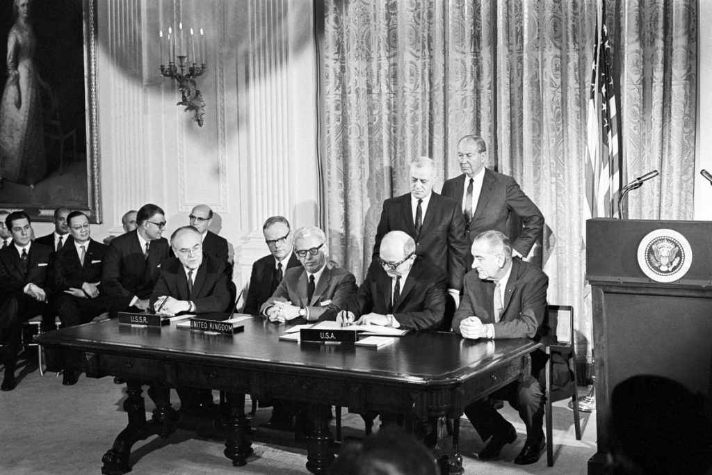 The signing of the Outer Space Treaty (© United Nations)