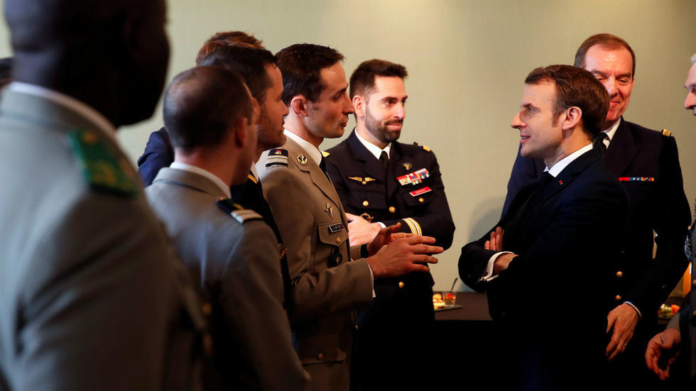 French President Emmanuel Macron meets military officials at the Ecole Militaire, in Paris, France February 7, 2020. © Francois Mori/Pool via REUTERS
