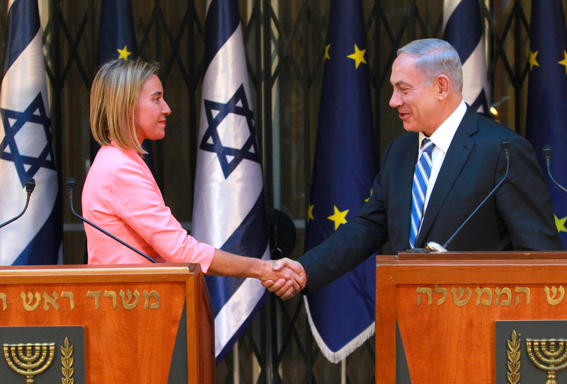 Israel Prime Minister Benjamin Netanyahu shakes hands with former EU foreign policy chief Federica Mogherini (EU/AFP PHOTO/GIL COHEN-MAGEN)